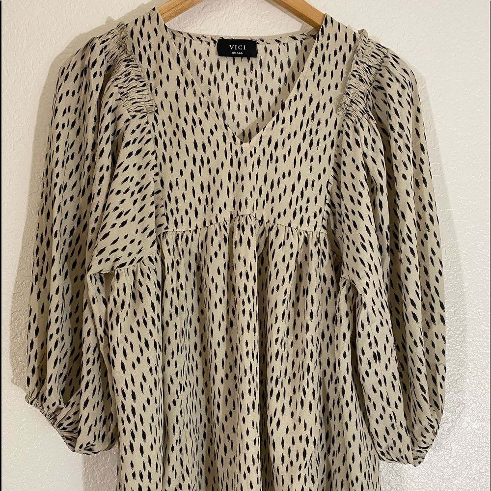 {Vici} New spotted blouse top Pretty!